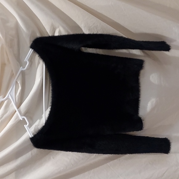 H & M Divided Black Faux Fur Cropped Long Sleeve Wide Neck Sweater Size Small - Picture 4 of 11